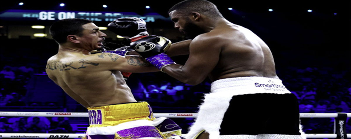 Richard Rivera và Badou Jack trong 1 pha cận chiến