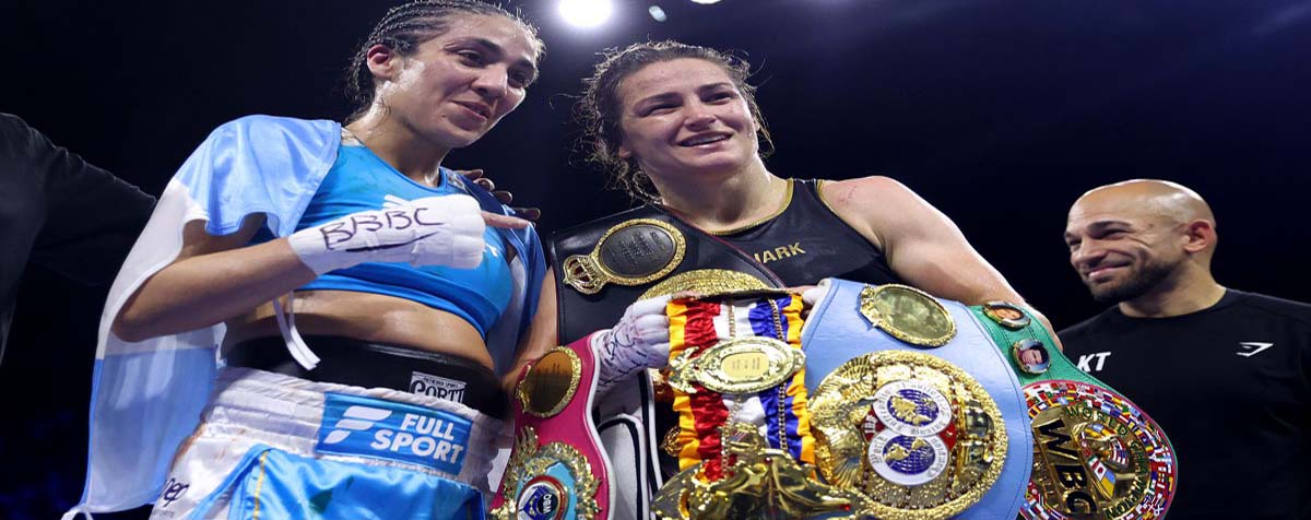 Katie Taylor thắng điểm Carabajal