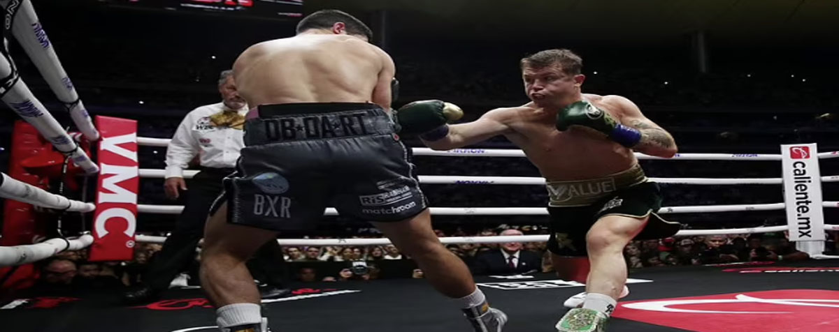 Canelo Alvarez thắng điểm John Ryder