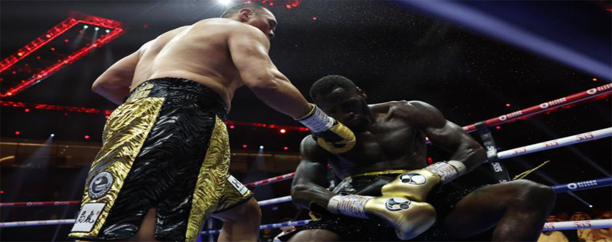 Zhang Zhilei hạ gục Deontay Wilder ở hiệp thứ 5